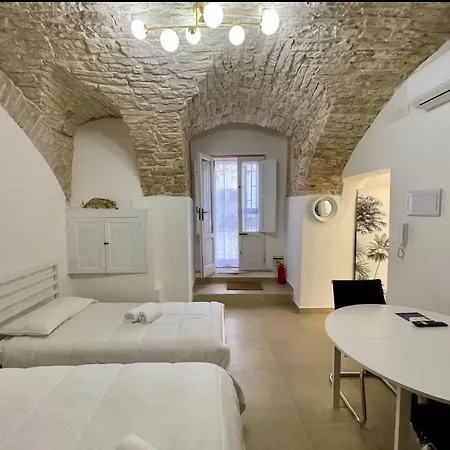 Casa-torre Normanna * Bitonto